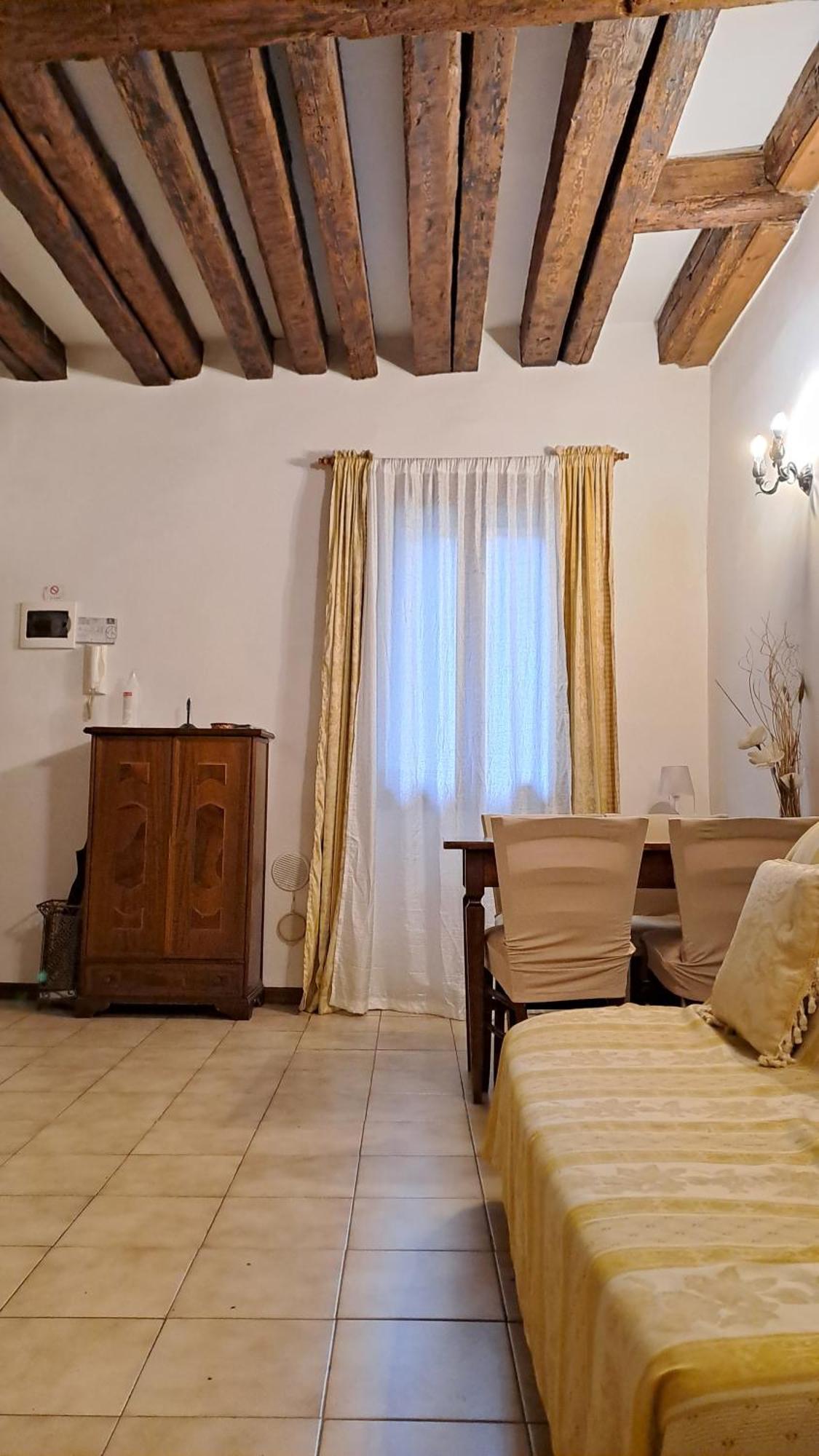 Rialto Laura Apartment